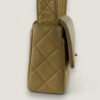 zijaanzicht vintage Chanel tas beige lamsleer