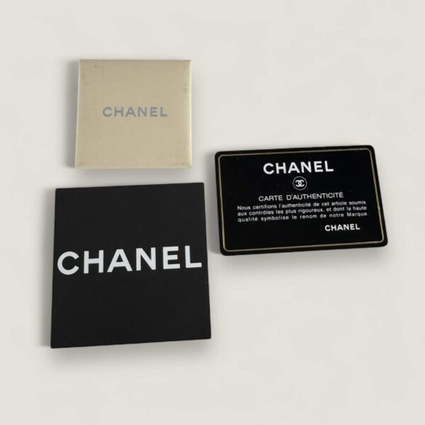 Authenticiteitskaart en Chanel booklet vintage tas Authenticiteitskaart en Chanel booklet vintage tas