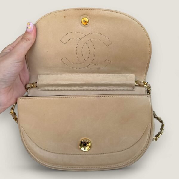 Binnenkant authentieke vintage Chanel tas