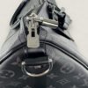 Bovenaanzicht Louis Vuitton Keepall Bandoulière 50 met donkerzilveren hardware