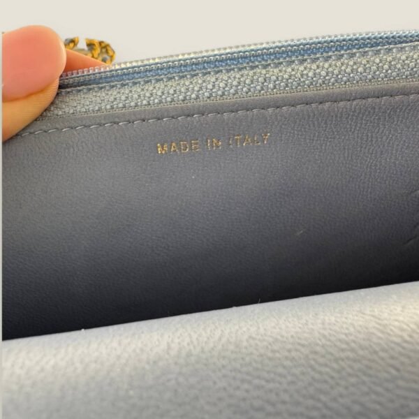 Chanel WOC binnenkant made in Italy
