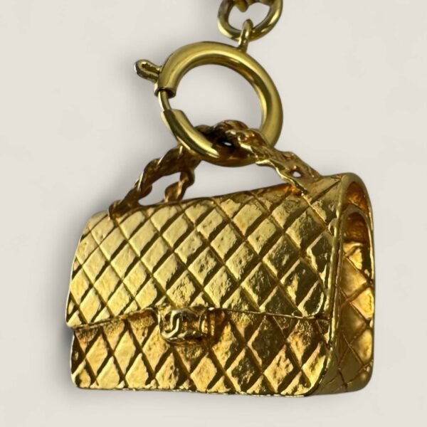 Chanel detail foto mini flapbag ketting