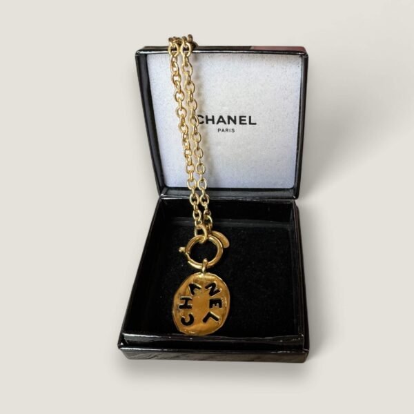 Chanel vintage cutout pendant original box