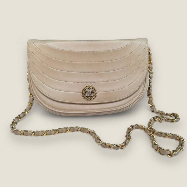 Chanel vintage half moon flap bag beige lamsleer push lock