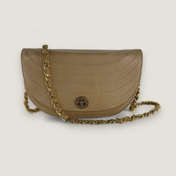 Chanel vintage half moon flap tas beige lamsleer