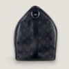 Louis Vuitton Keepall 50 zijkant rechts in grijs canvas