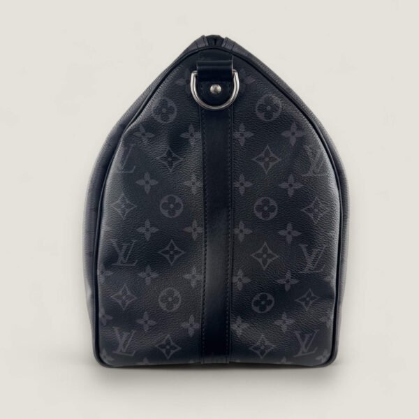 Louis Vuitton Keepall 50 zijkant rechts in grijs canvas