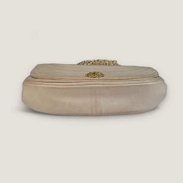 Onderkant vintage Chanel flapbag