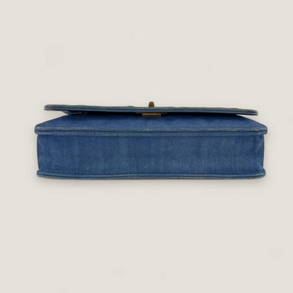 Tweedehands Chanel WOC blauw stof