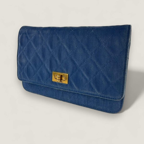 Tweedehands Chanel wallet on chain