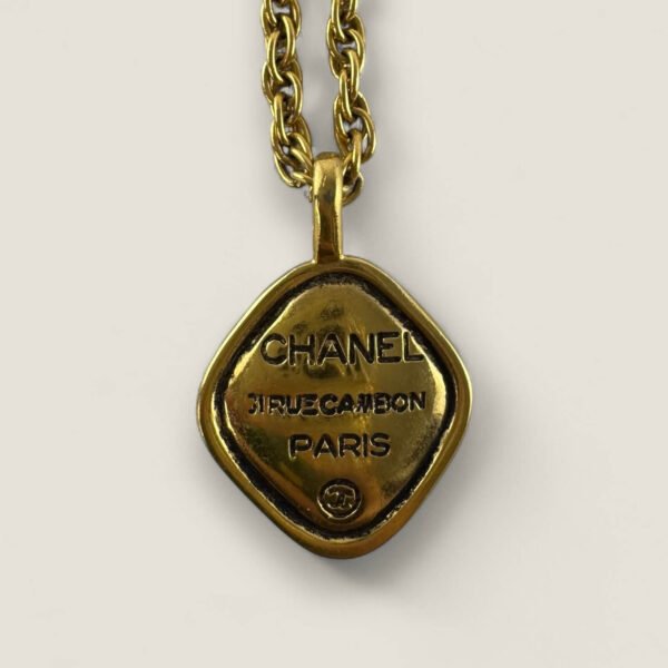 Chanel vintage neckace pendant