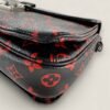 Hoekjes Louis Vuitton pochette metis zwart rood