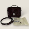 Louis Vuitton Pochette Métis Infrarouge compleet met schouderriem en accessoires