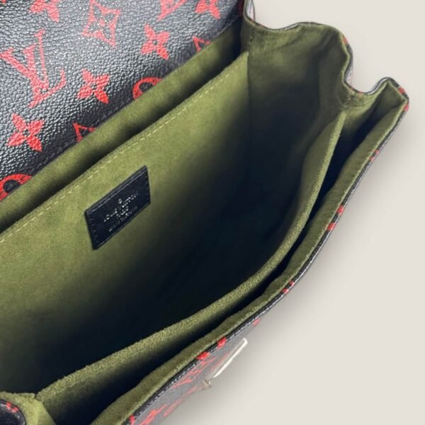 Louis Vuitton Pochette Métis Infrarouge interieur met drie compartimenten