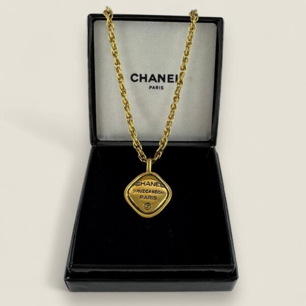 Pre-owned Chanel vintage necklace 24k goldplated