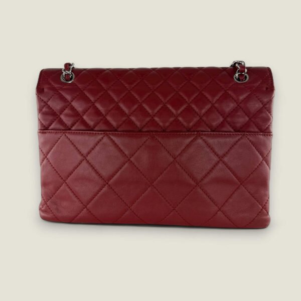 Achterkant preloved Chanel tas Achterkant preloved Chanel tas