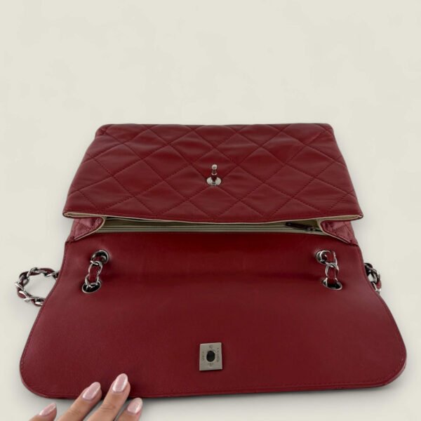 Binnenkant authentieke Chanel jumbo schoudertas Binnenkant authentieke Chanel jumbo schoudertas