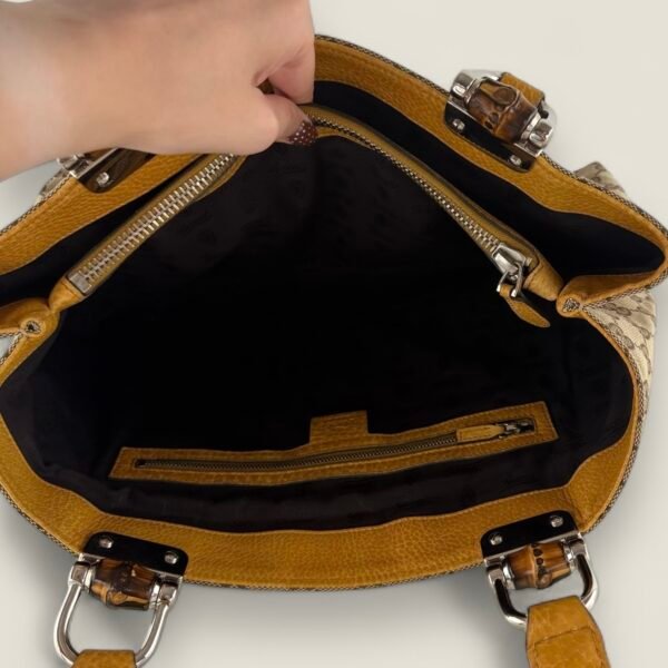 Binnenkant originele Gucci handtas Binnenkant originele Gucci handtas