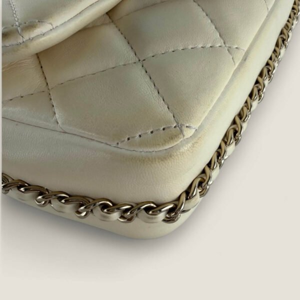 Chain detail Chanel schoudertas Chain detail Chanel schoudertas