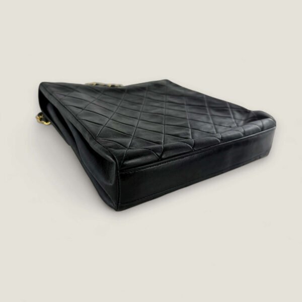 Chanel Matelassé schoudertas donkerblauw pre-owned Chanel Matelassé schoudertas donkerblauw pre-owned