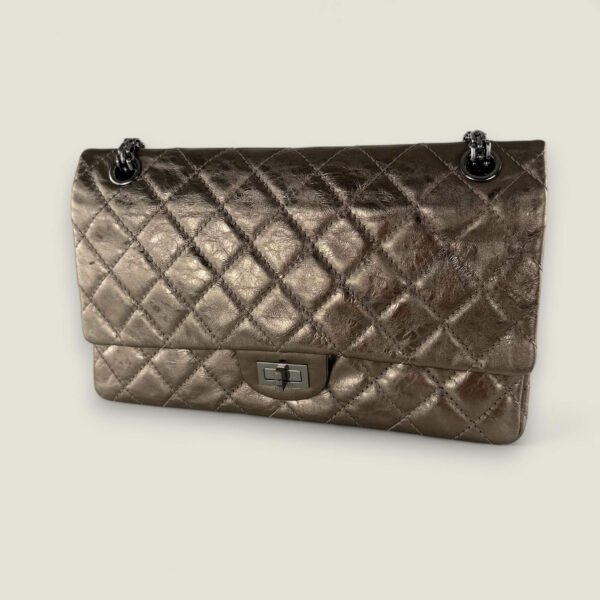 Chanel Reissue 226 metallic bronze vooraanzicht Chanel Reissue 226 metallic bronze vooraanzicht
