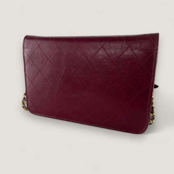 Chanel Wallet on Chain rood achterkant detail Chanel Wallet on Chain rood achterkant detail