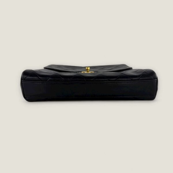 Chanel pre-owned Matelassé flap bag elegant design Chanel pre-owned Matelassé flap bag elegant design