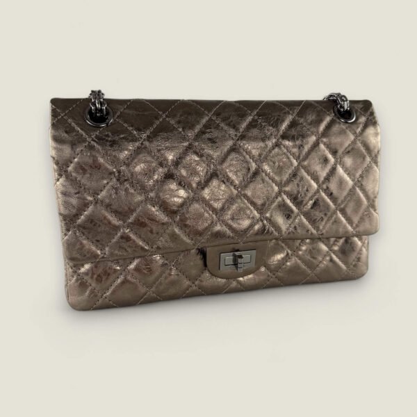 Chanel tas metallic bronze – pre-owned met certificaat Chanel tas metallic bronze – pre-owned met certificaat