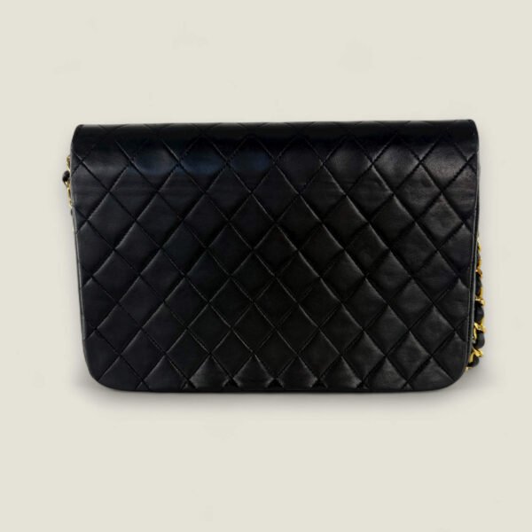 Chanel vintage matelasse single flap achterkant Chanel vintage matelasse single flap achterkant