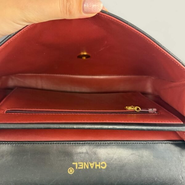 Chanel vintage matelasse single flap binnenkant Chanel vintage matelasse single flap binnenkant