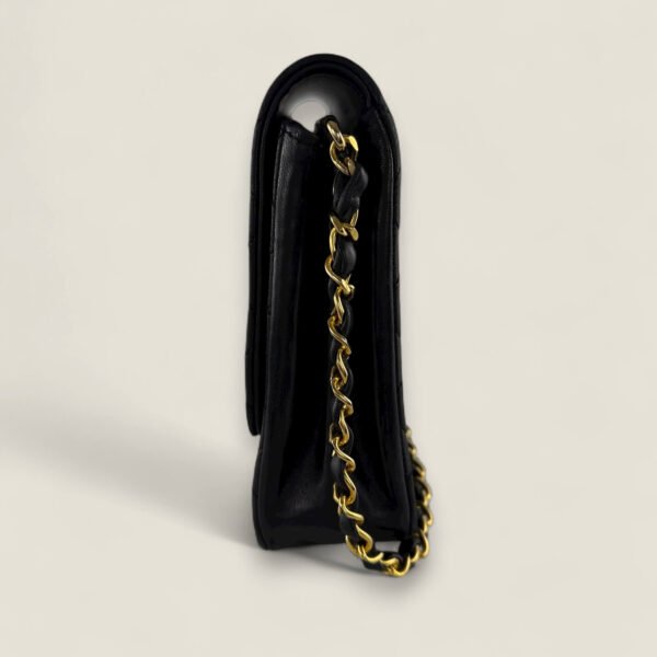 Chanel vintage matelasse single flap zijkant Chanel vintage matelasse single flap zijkant