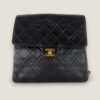 Close-up Chanel vintage CC turnlock lamsleer Close-up Chanel vintage CC turnlock lamsleer