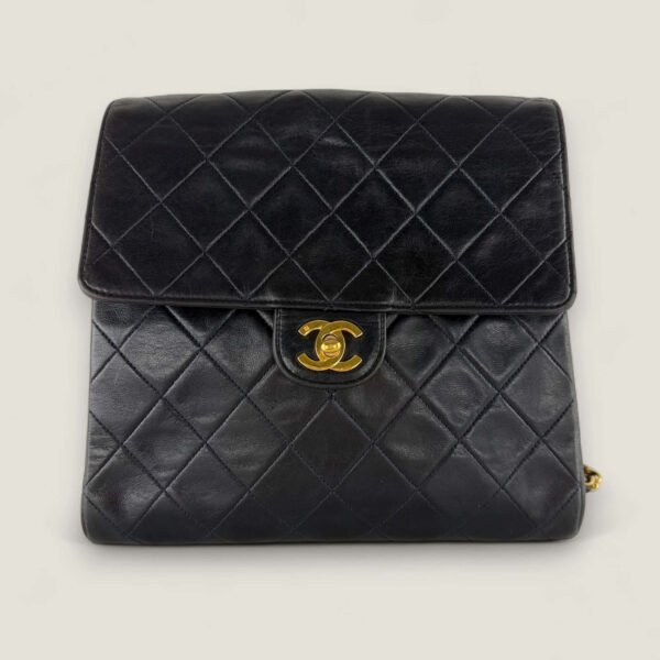 Close-up Chanel vintage CC turnlock lamsleer Close-up Chanel vintage CC turnlock lamsleer