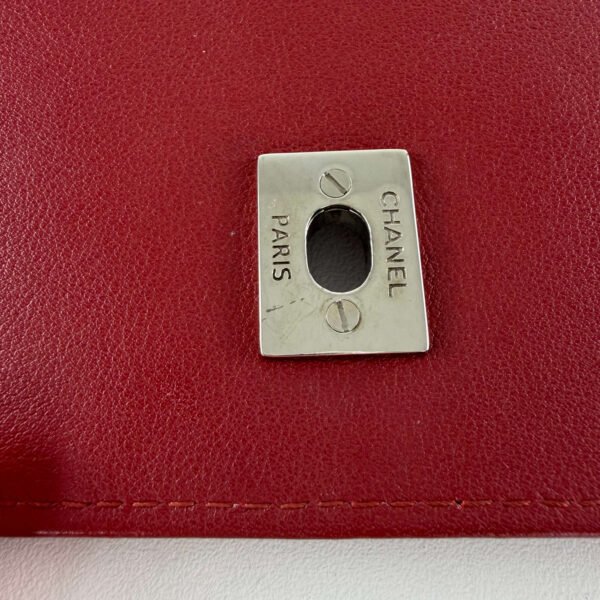 Hardware detail authentieke Chanel tas Hardware detail authentieke Chanel tas