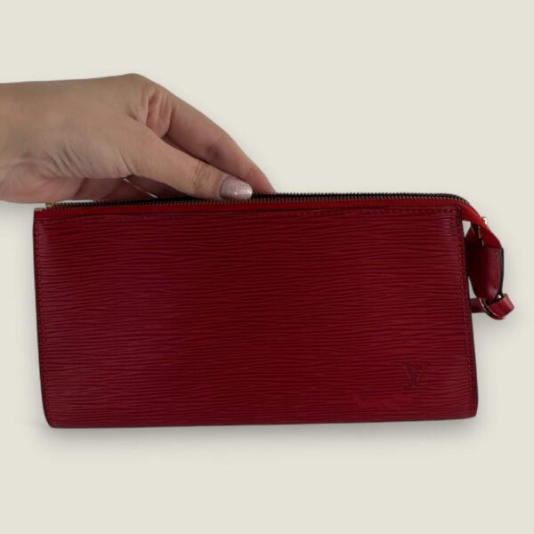 Louis Vuitton epi leer rood pochette accessoires Louis Vuitton epi leer rood pochette accessoires