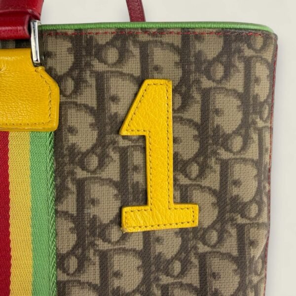 Luxe Dior Rasta tote bag uit 2004 vintage collectie detail foto Luxe Dior Rasta tote bag uit 2004 vintage collectie detail foto