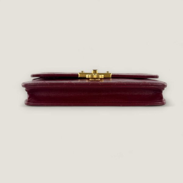 Onderkant authentieke Chanel wallet on chain rood leer Onderkant authentieke Chanel wallet on chain rood leer