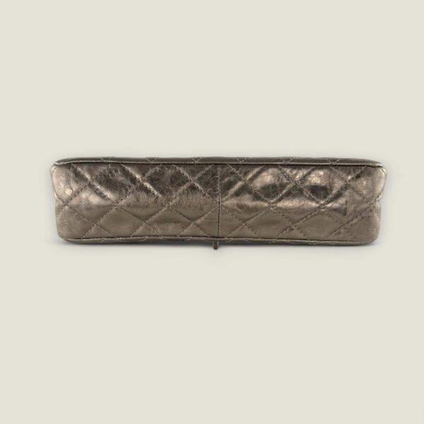 Onderkant originele Chanel 2.55 medium flap Onderkant originele Chanel 2.55 medium flap