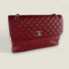 Tweedehands Chanel tas iconische jumbo quilted flap bag rood goede conditie Tweedehands Chanel tas iconische jumbo quilted flap bag rood goede conditie