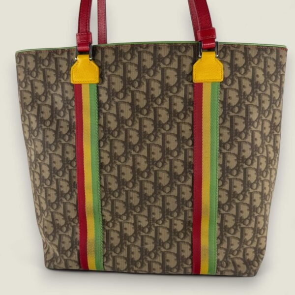 Tweedehands Dior Rasta tas in Y2K stijl Tweedehands Dior Rasta tas in Y2K stijl