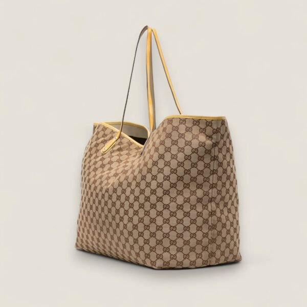 Tweedehands Gucci GG Supreme monogram Oliver hond tote Tweedehands Gucci GG Supreme monogram Oliver hond tote