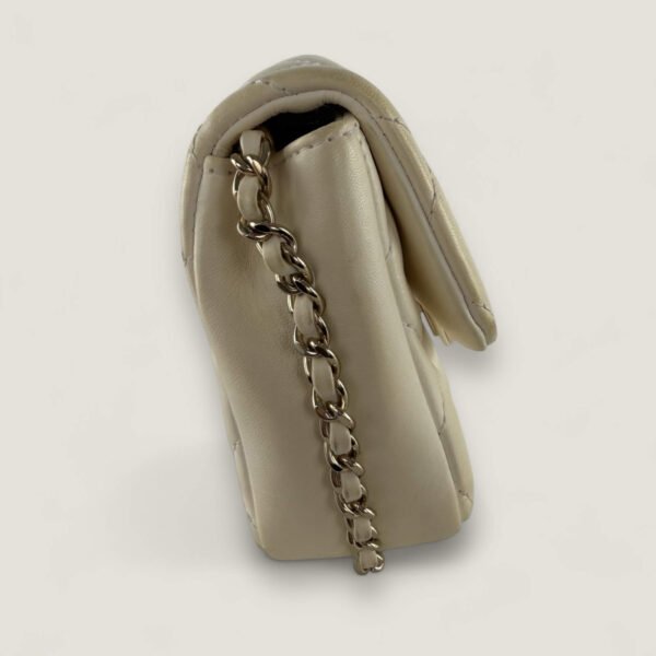 Zijaanzicht chain Chanel crossbody Zijaanzicht chain Chanel crossbody