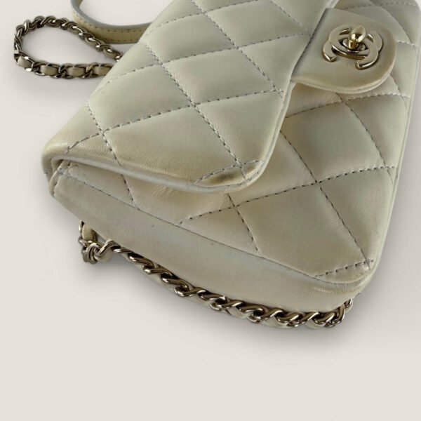 Zijkant originele Chanel schoudertas Zijkant originele Chanel schoudertas