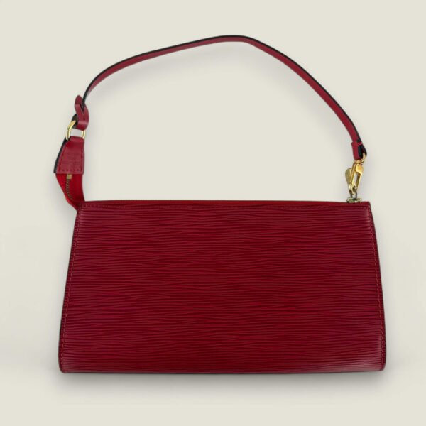 tweedehands Louis Vuitton Pochette Accessoires Epi rood tweedehands Louis Vuitton Pochette Accessoires Epi rood
