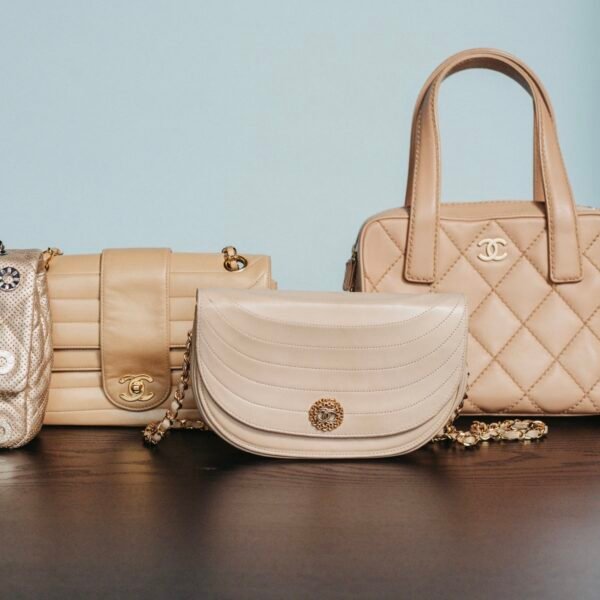 Beige Chanel tassen vintage origineel