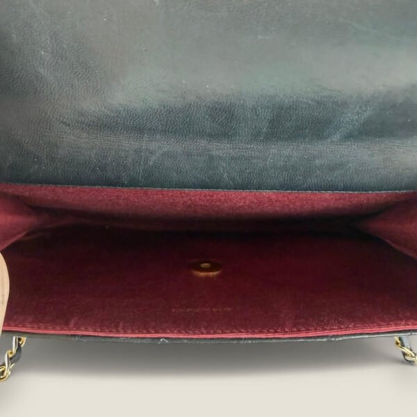 Binnenkant Chanel vintage schoudertas tweedehands