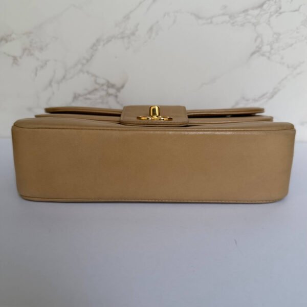 Chanel medium flapbag Europe listing