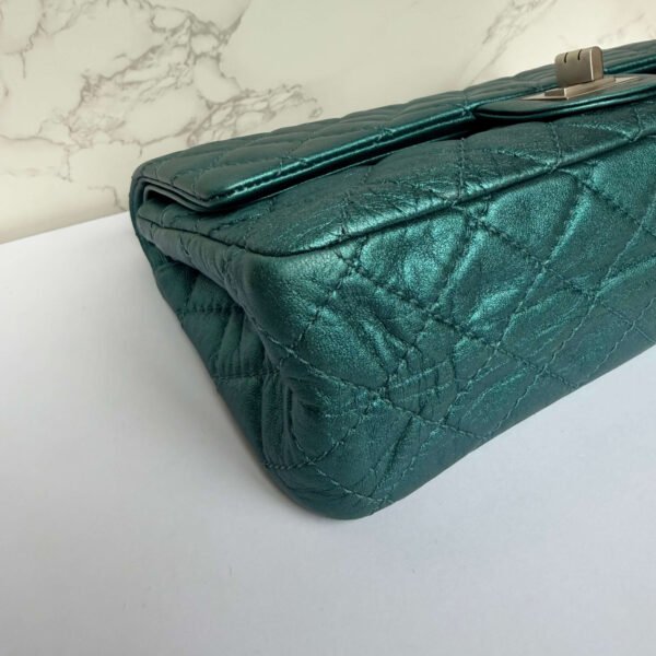 Chanel reissue 225 zijkant authentiek