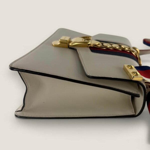 Gucci Sylvie tas hoekjes tweedehands authentiek