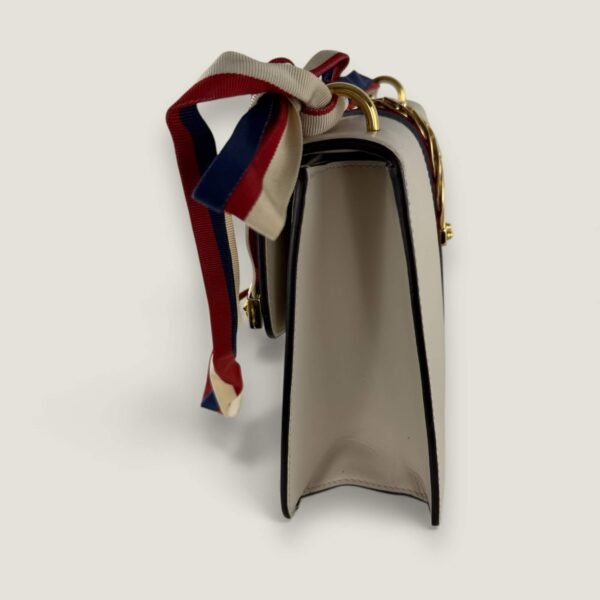 Gucci Sylvie tas zijaanzicht